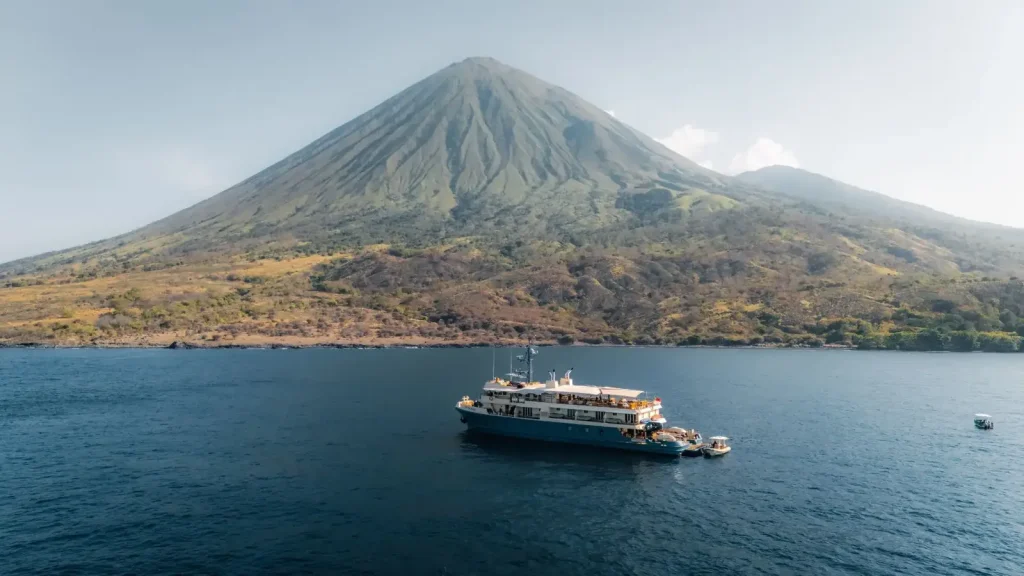Motor Yacht vs Sailing Yacht in Raja Ampat