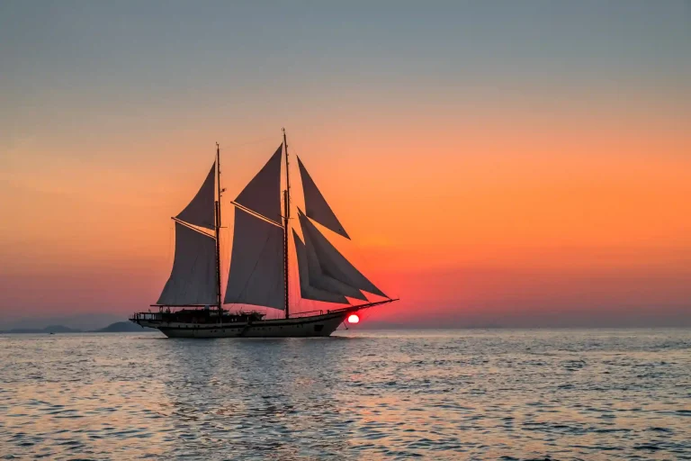 Sailing between Bali, Komodo and Raja Ampat