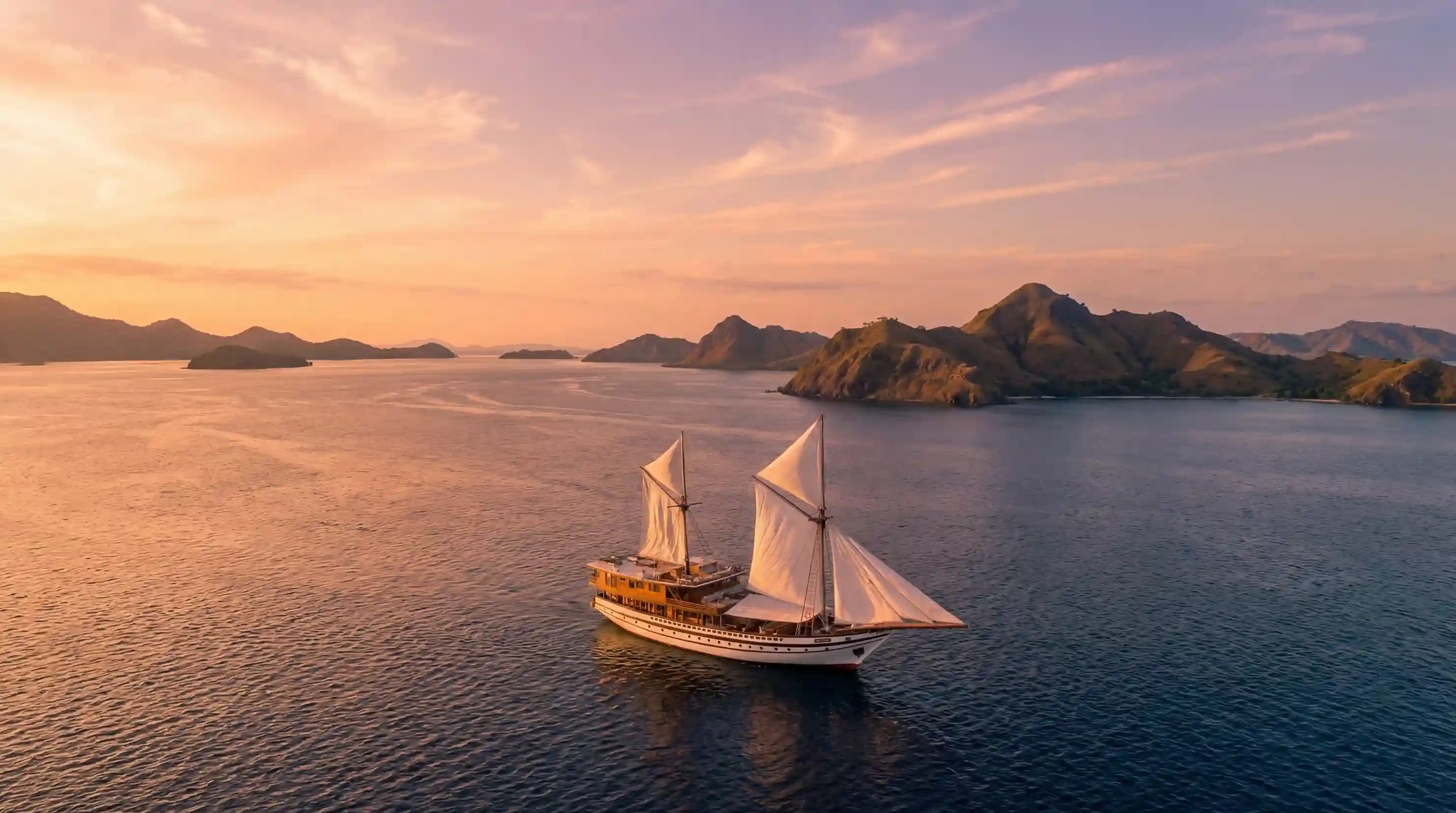 Motor Yacht vs. Sailing Vessel
